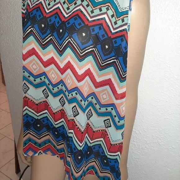 Rouge collection 2X sleeveless blue shirt w design - Picture 4 of 9